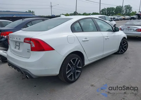 2017 Volvo S60 T5 Dynamic z USA, uszkodzony, nr VIN YV140MTL6H2439325
